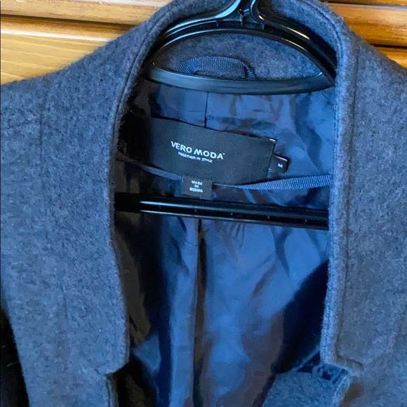 Thin Jacket. Vero Moda - Picture 2 of 4